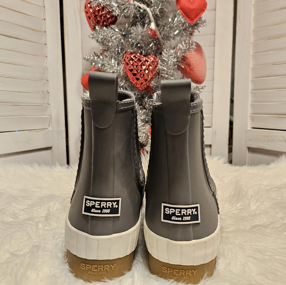 πSOLDπSperry Torrent Chelsea Grey Boot NIB - Picture 5 of 9